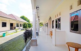 Capital O 91046 Hotel Remaja Indah  2*