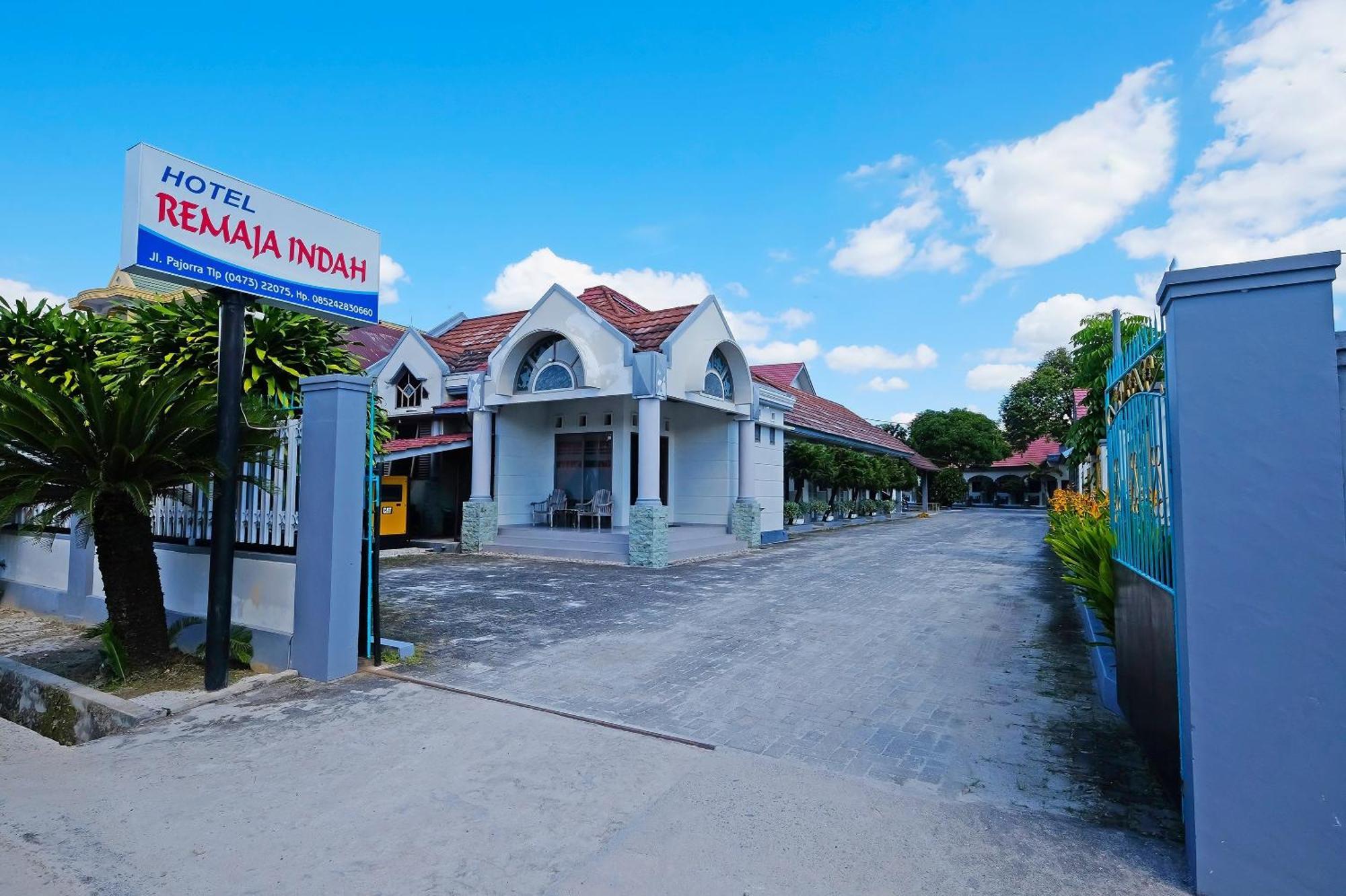 Capital O 91046 Hotel Remaja Indah Masamba Bagian luar foto