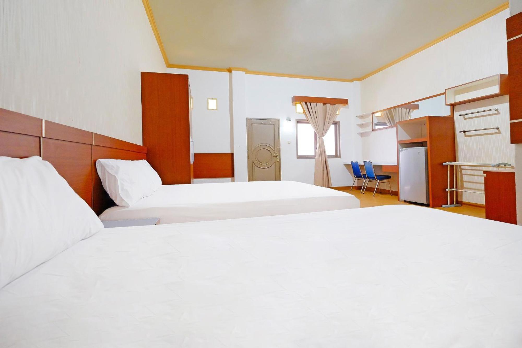 Capital O 91046 Hotel Remaja Indah Masamba Bagian luar foto