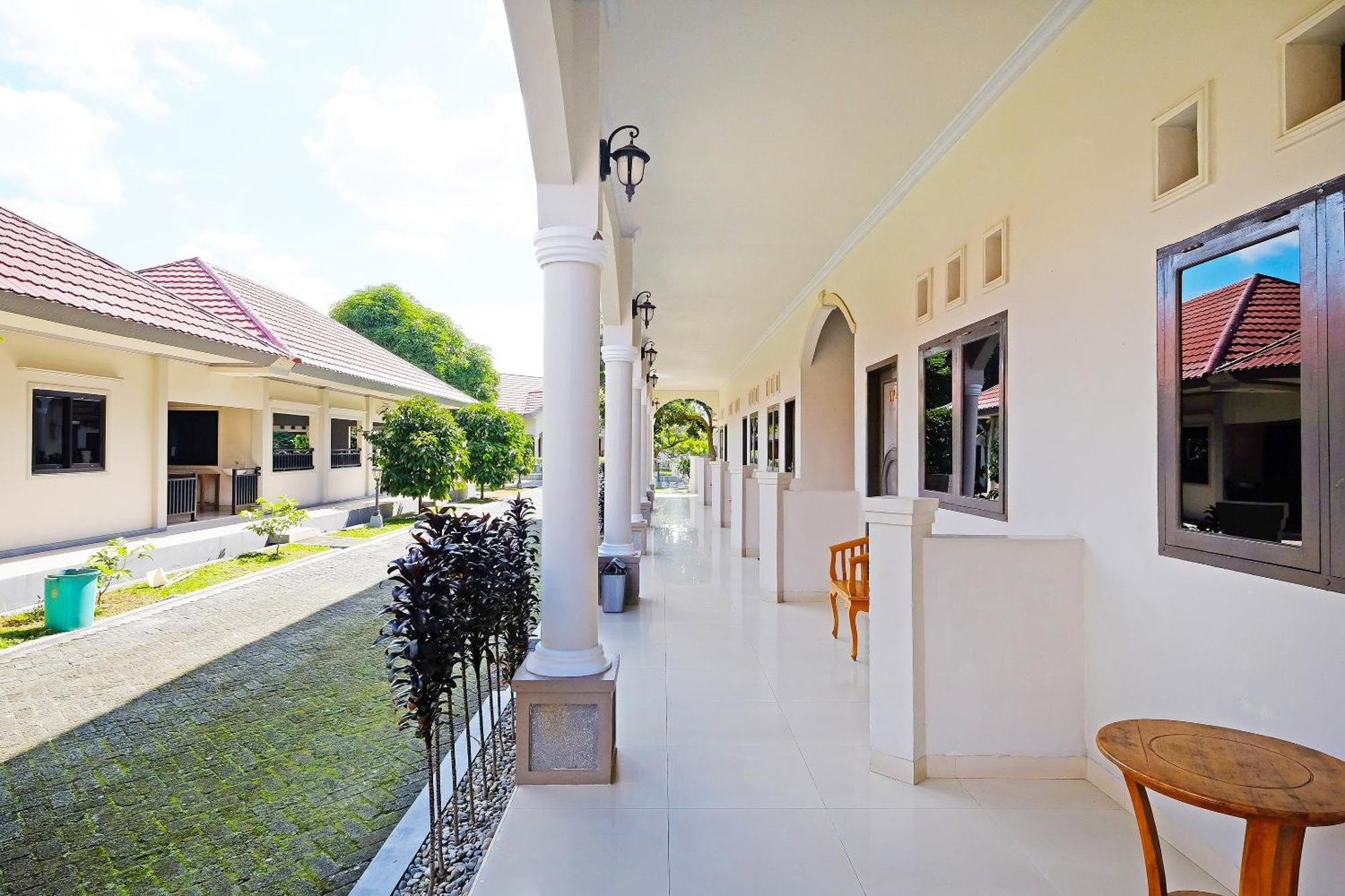 Capital O 91046 Hotel Remaja Indah Masamba Bagian luar foto