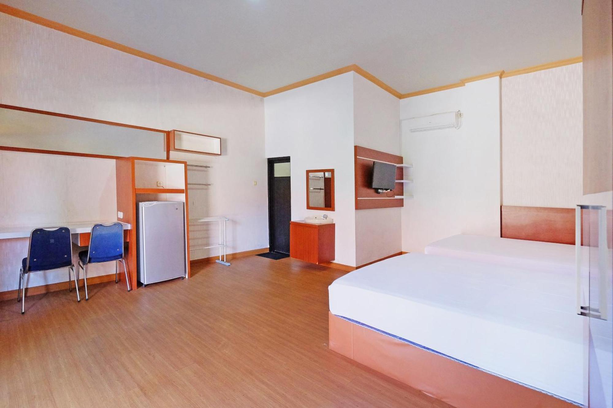 Capital O 91046 Hotel Remaja Indah Masamba Bagian luar foto