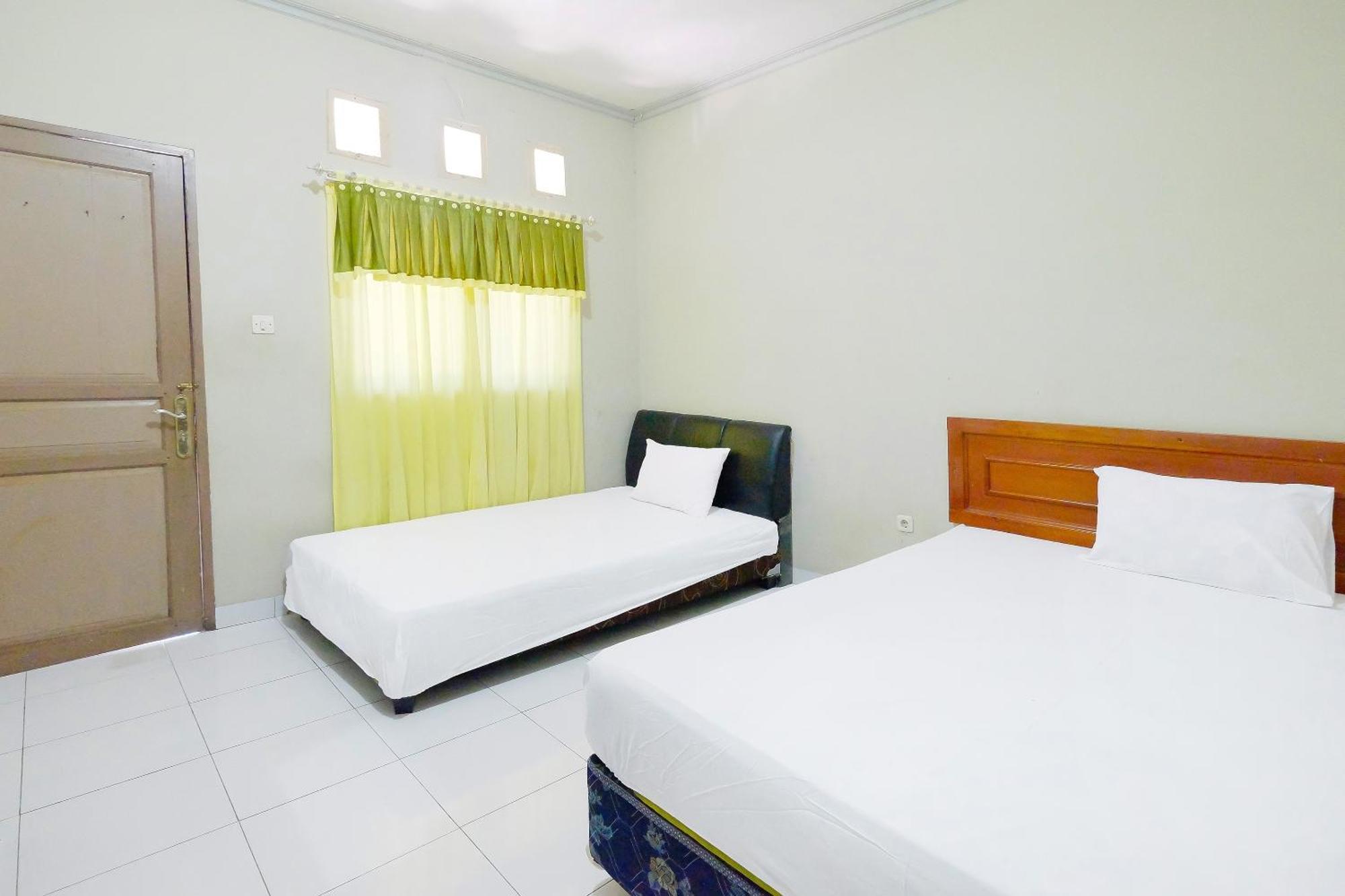 Capital O 91046 Hotel Remaja Indah Masamba Bagian luar foto