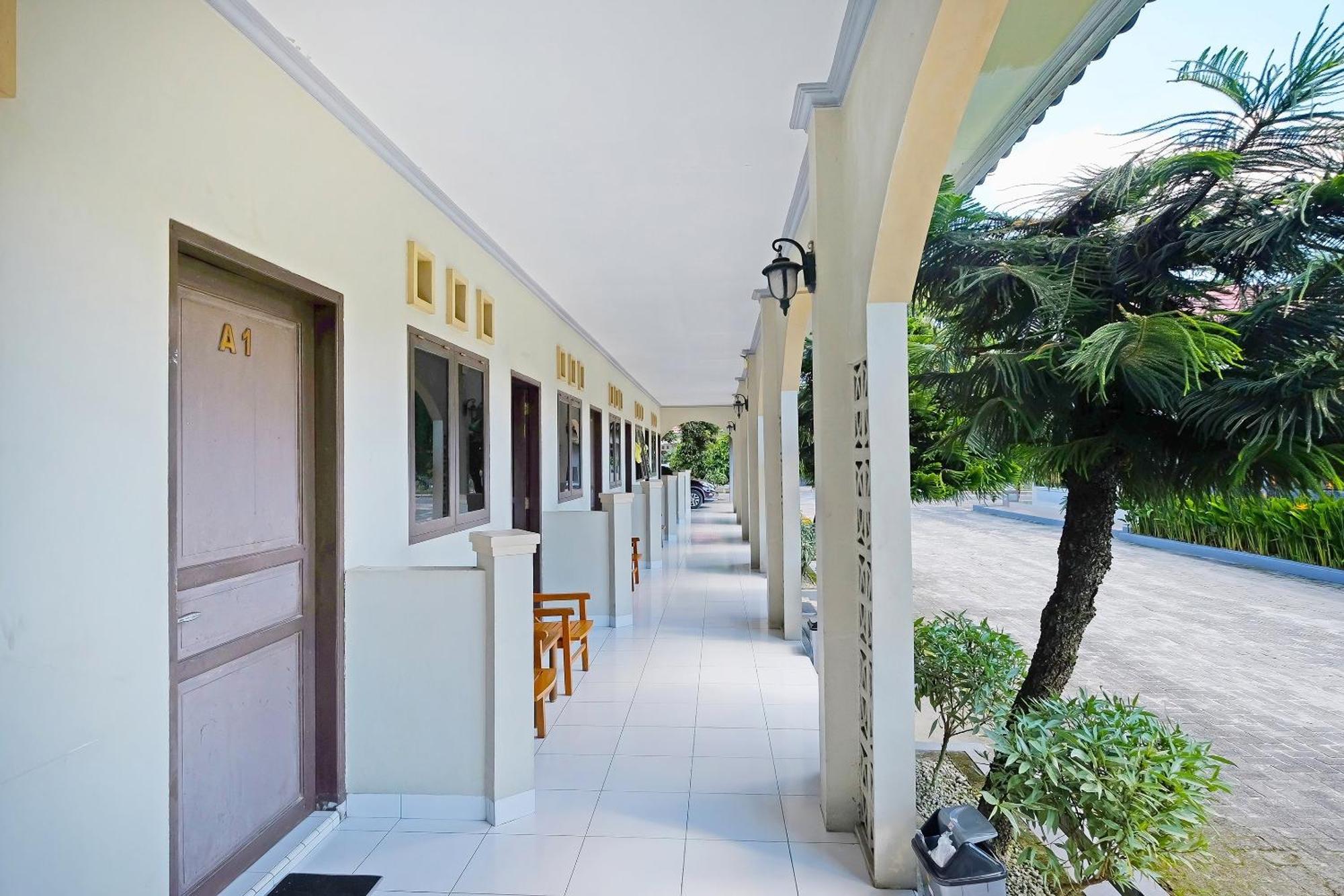Capital O 91046 Hotel Remaja Indah Masamba Bagian luar foto