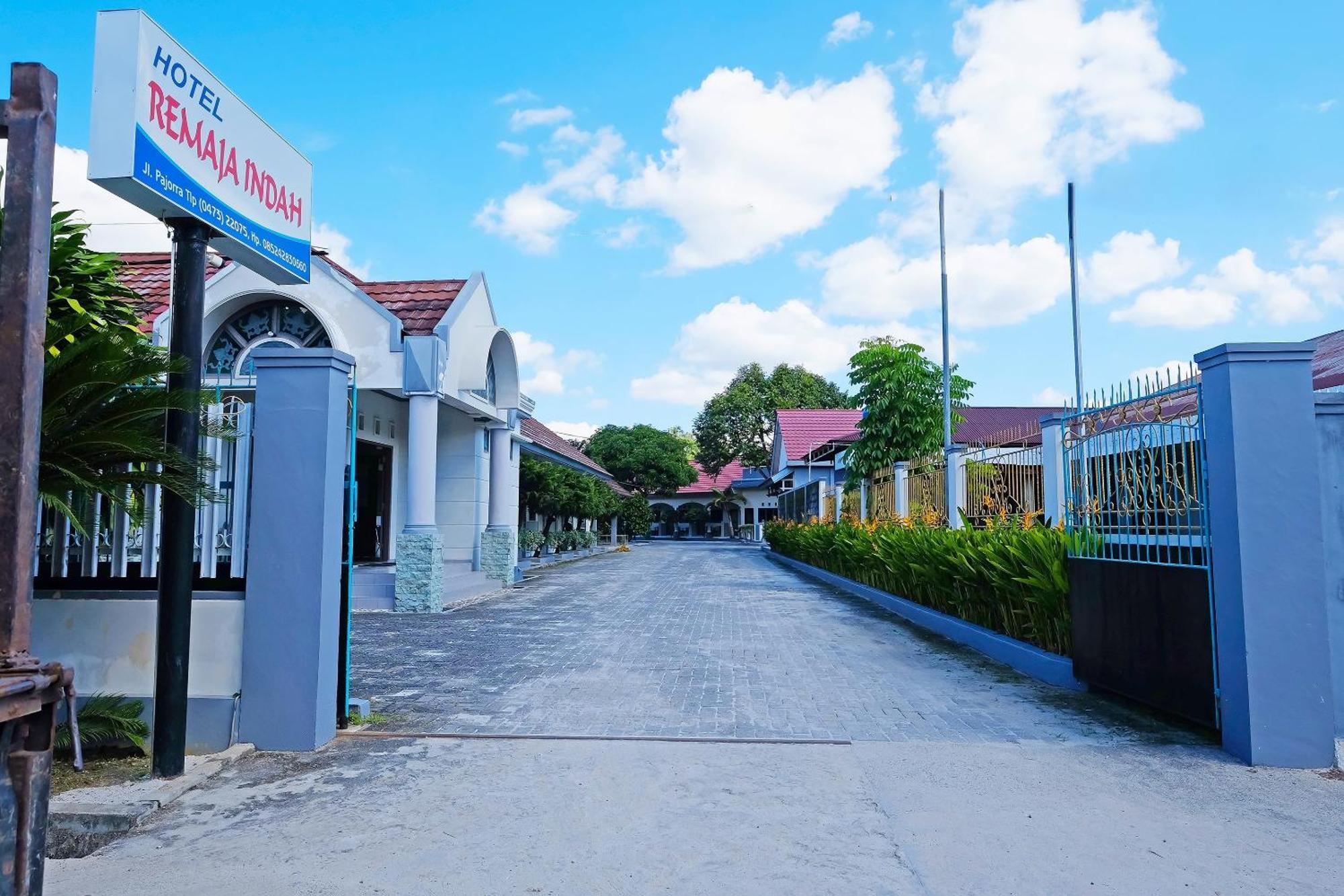 Capital O 91046 Hotel Remaja Indah Masamba Bagian luar foto
