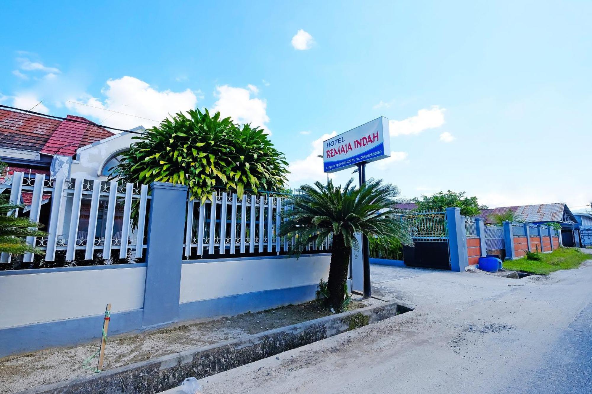 Capital O 91046 Hotel Remaja Indah Masamba Bagian luar foto