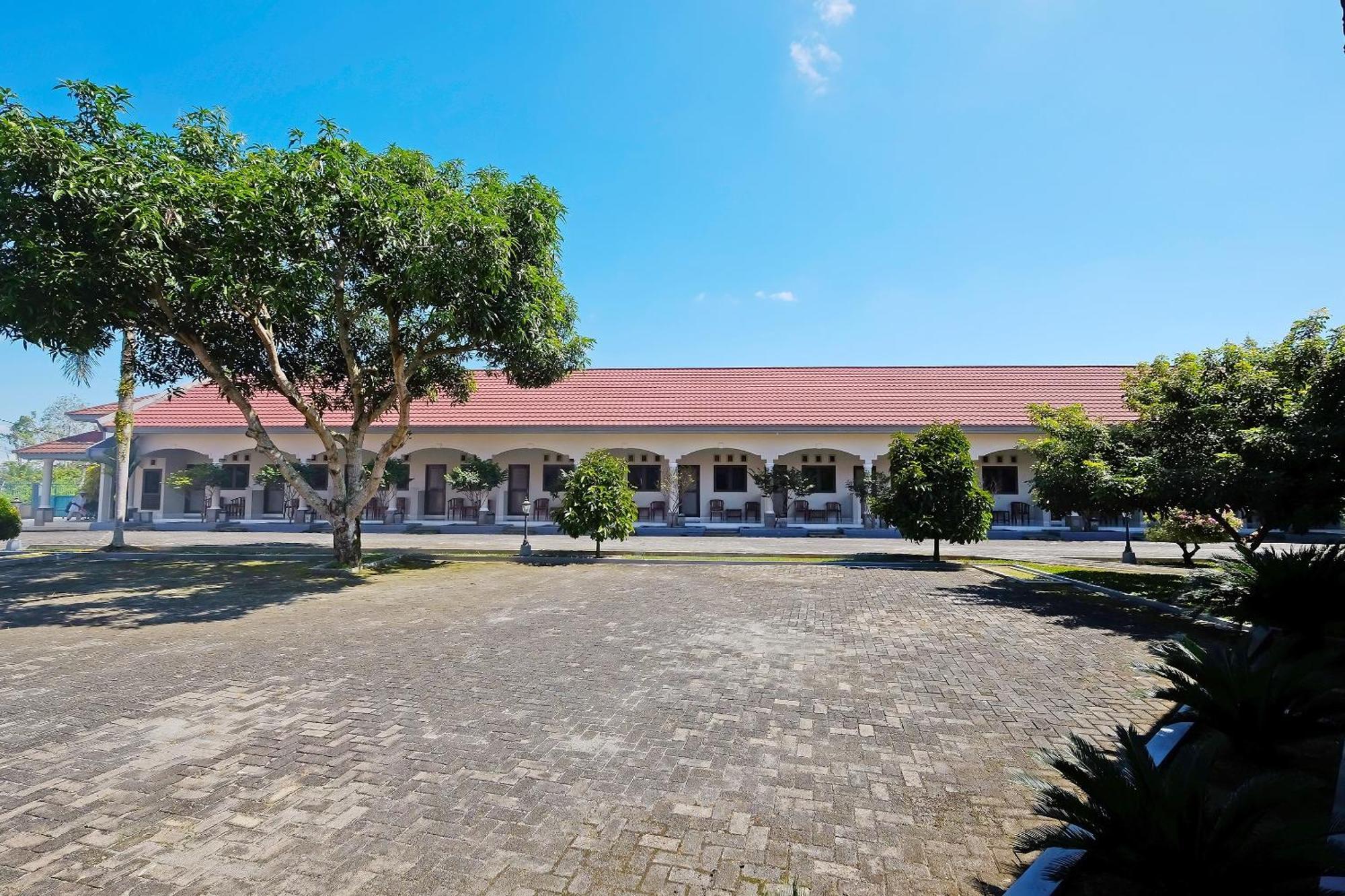 Capital O 91046 Hotel Remaja Indah Masamba Bagian luar foto